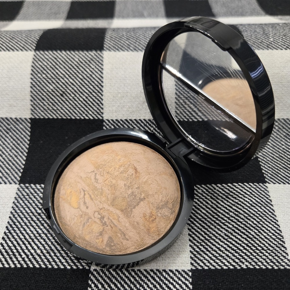 Laura Geller Baked Balance - N - Brighten Color Correcting Foundation Medium - Picture 2 of 4